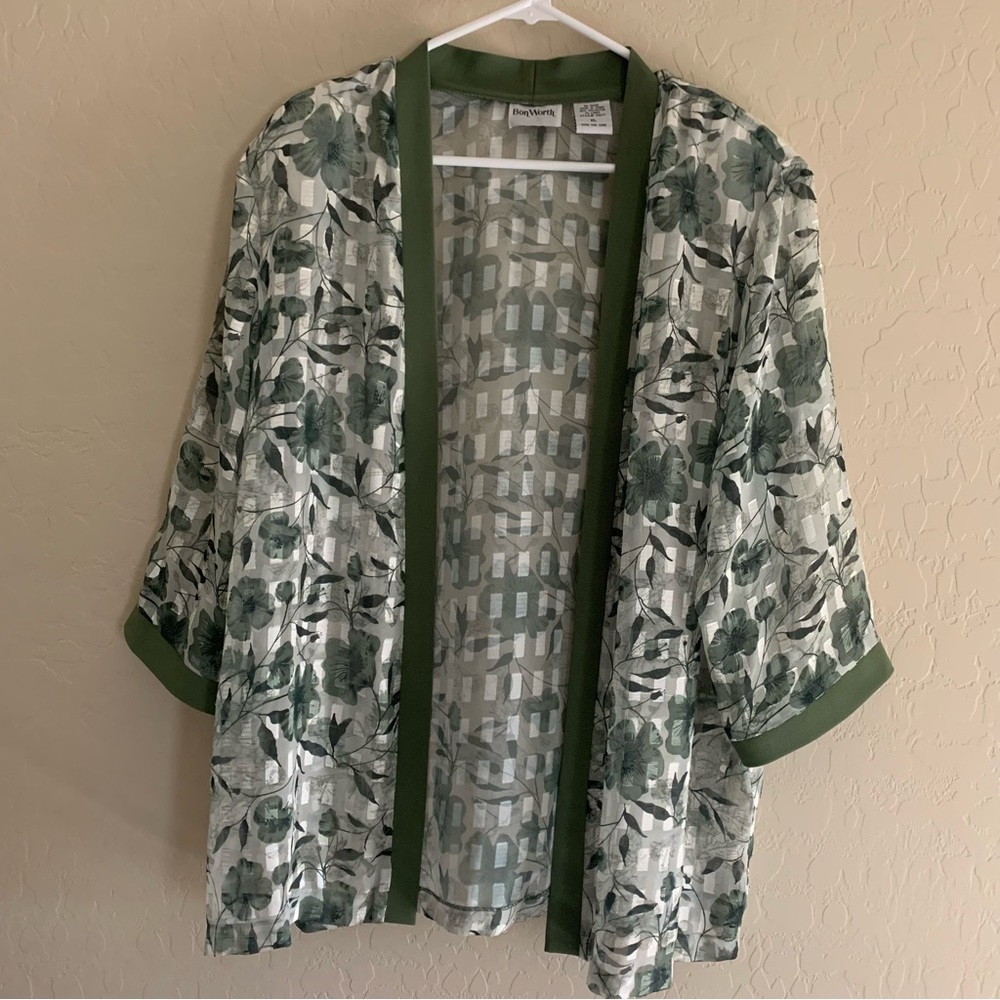 3/$12 Olive Greens, White Floral on Lattice Top With 3/4 sleeves in Size XL